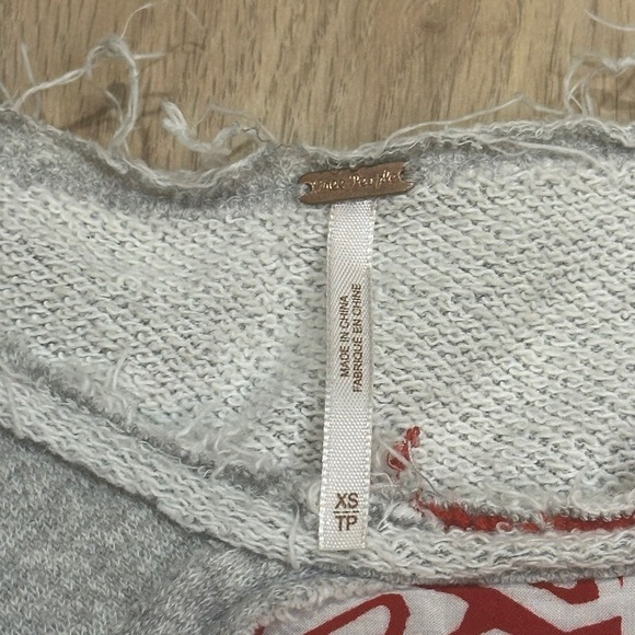 Free People Del Ray Sweater XS Gray Distressed Frayed Oversized Bohemian EUC - Picture 2 of 4